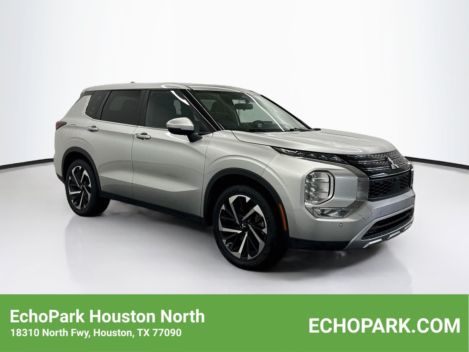 2024 Mitsubishi Outlander SE — photo 1 of 32