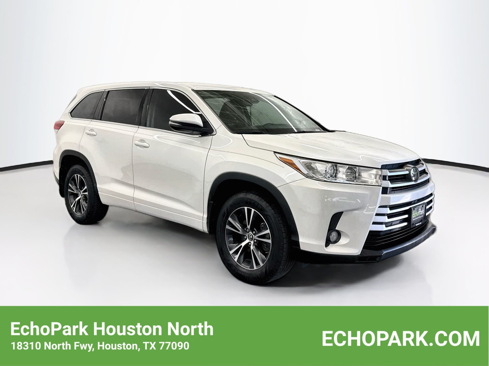 2018 Toyota Highlander Base — photo 1 of 30