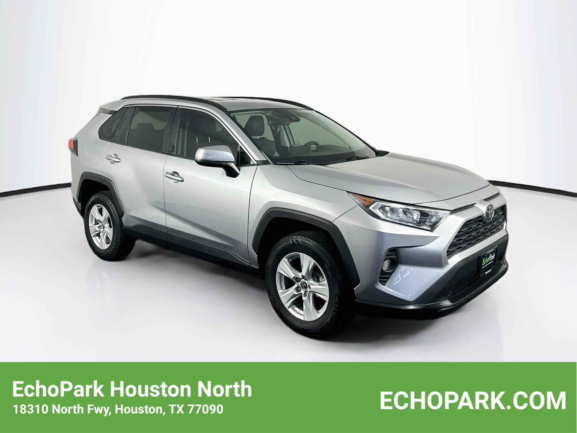 2020 Toyota RAV4 XLE — photo 1 of 30