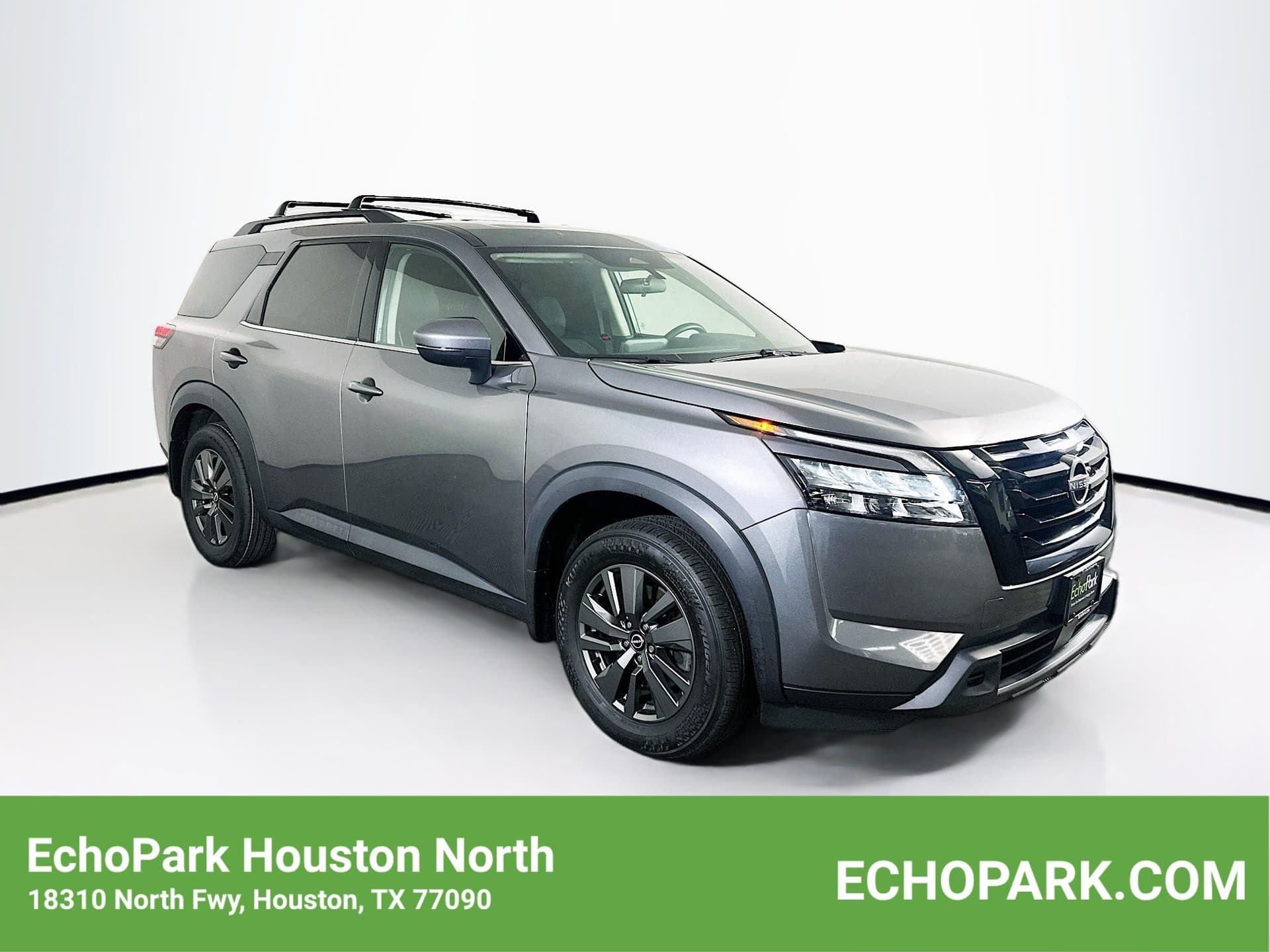 2024 Nissan Pathfinder SV — photo 1 of 32