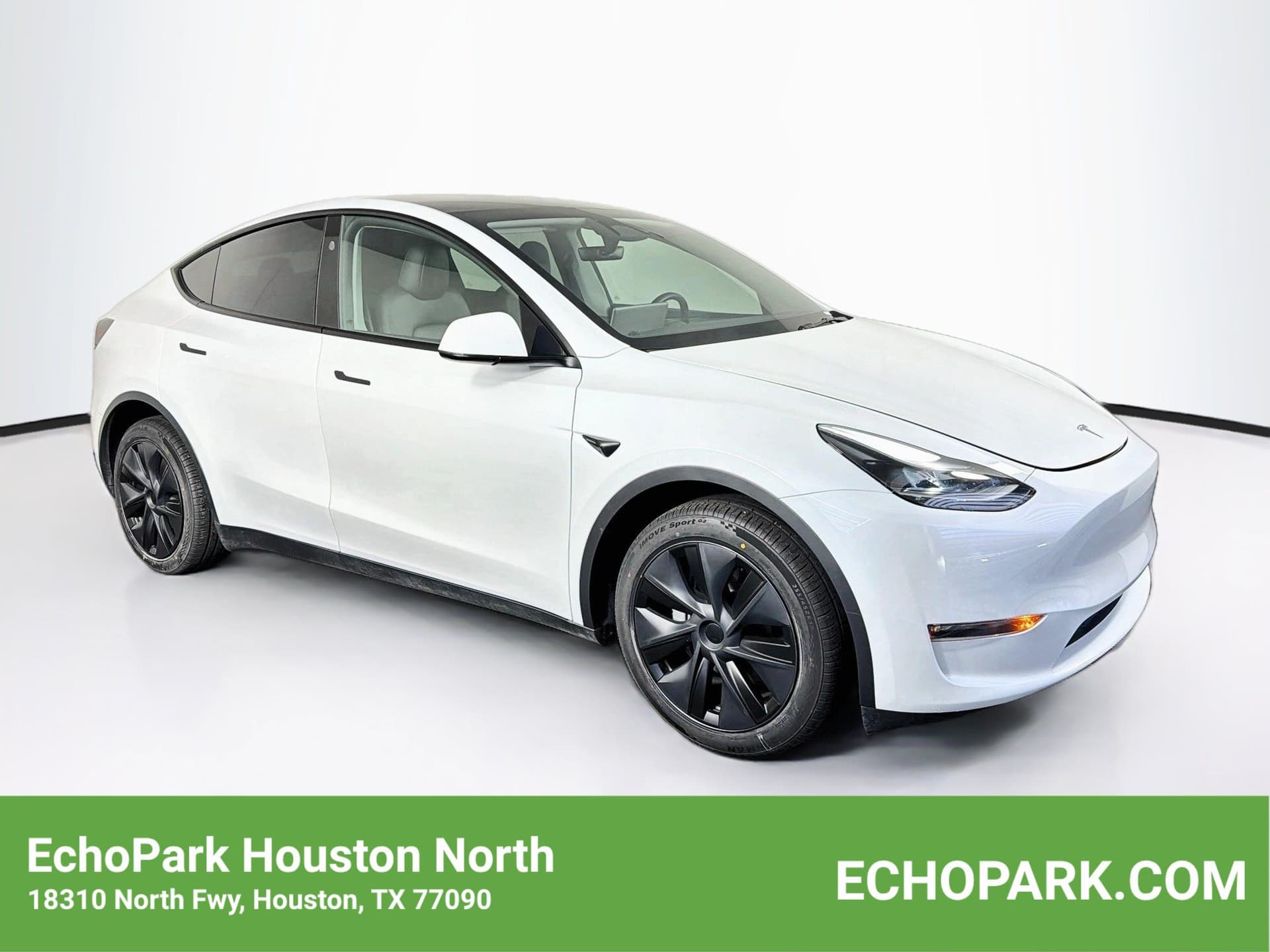 2025 Tesla Model Y Long Range — photo 1 of 33