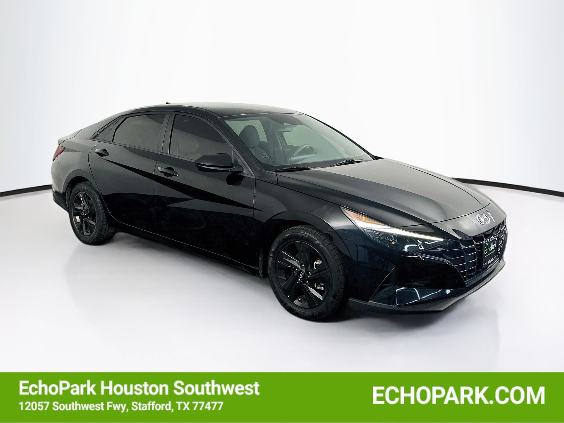 2023 Hyundai Elantra SEL — photo 1 of 29