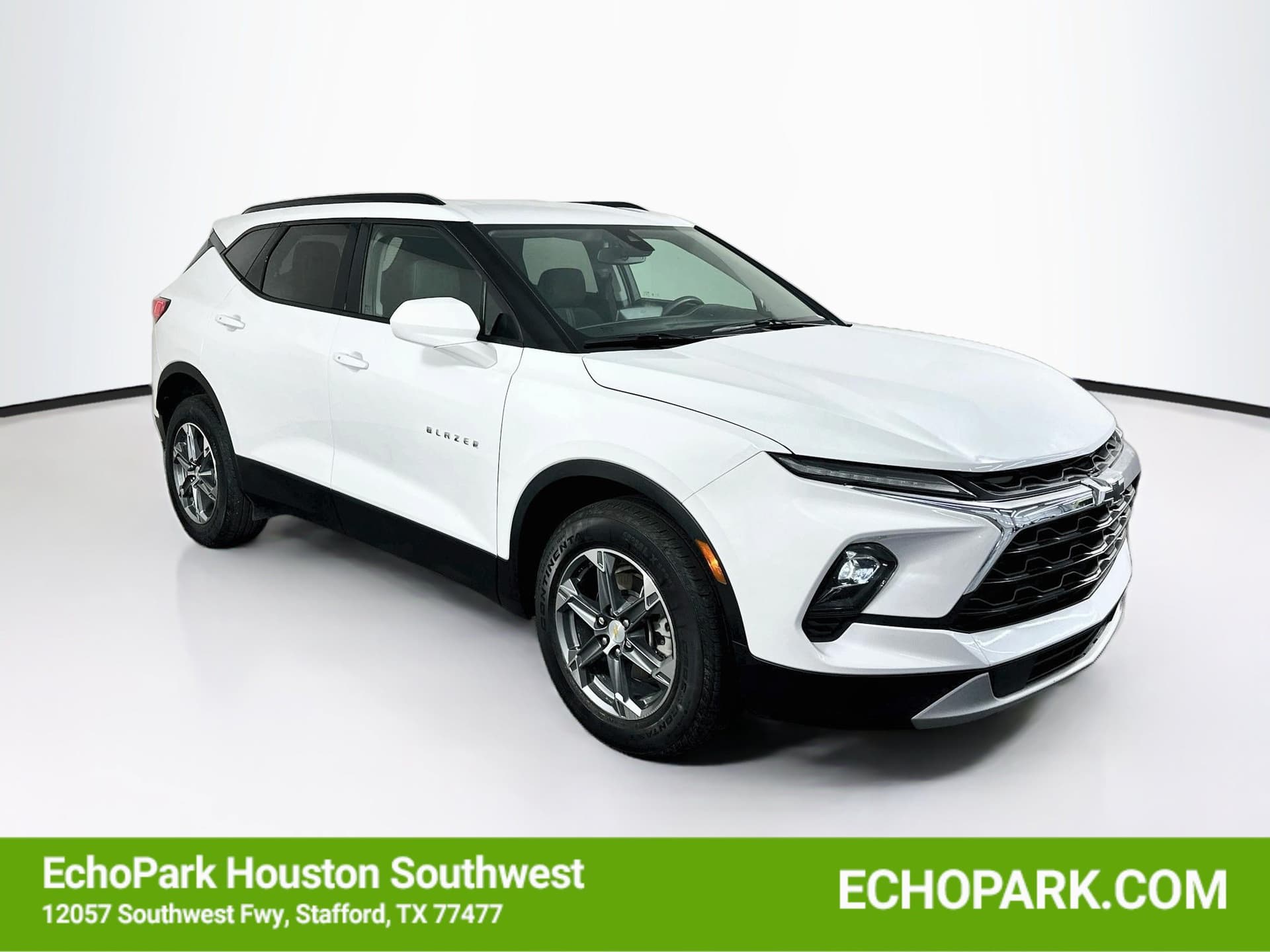 2024 Chevrolet Blazer Base — photo 1 of 32