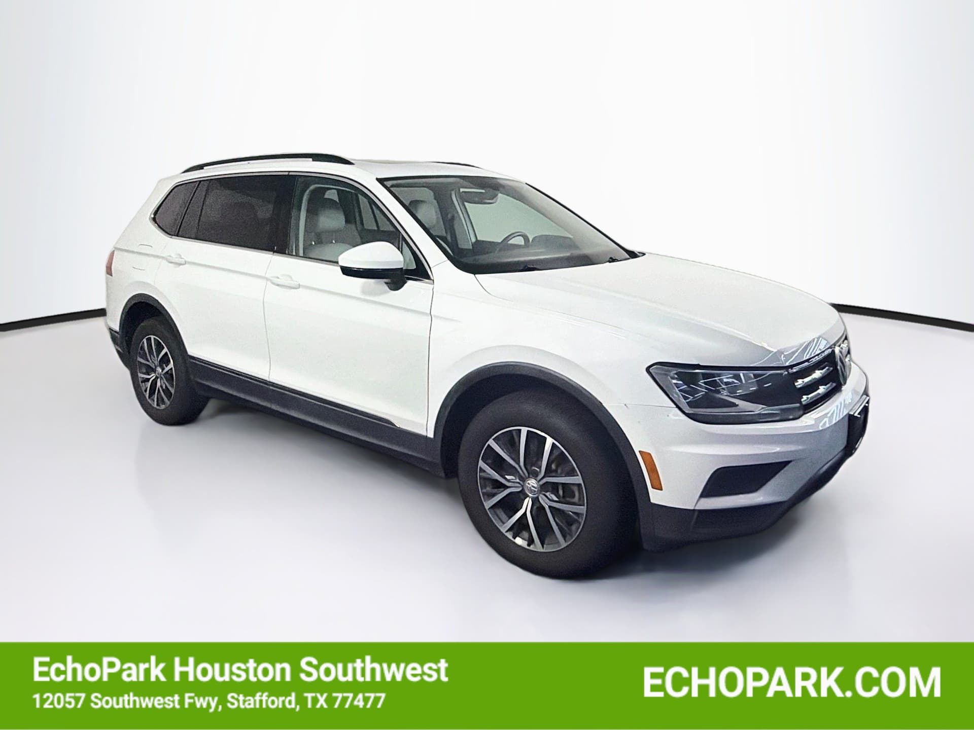 2020 Volkswagen Tiguan Base — photo 1 of 31