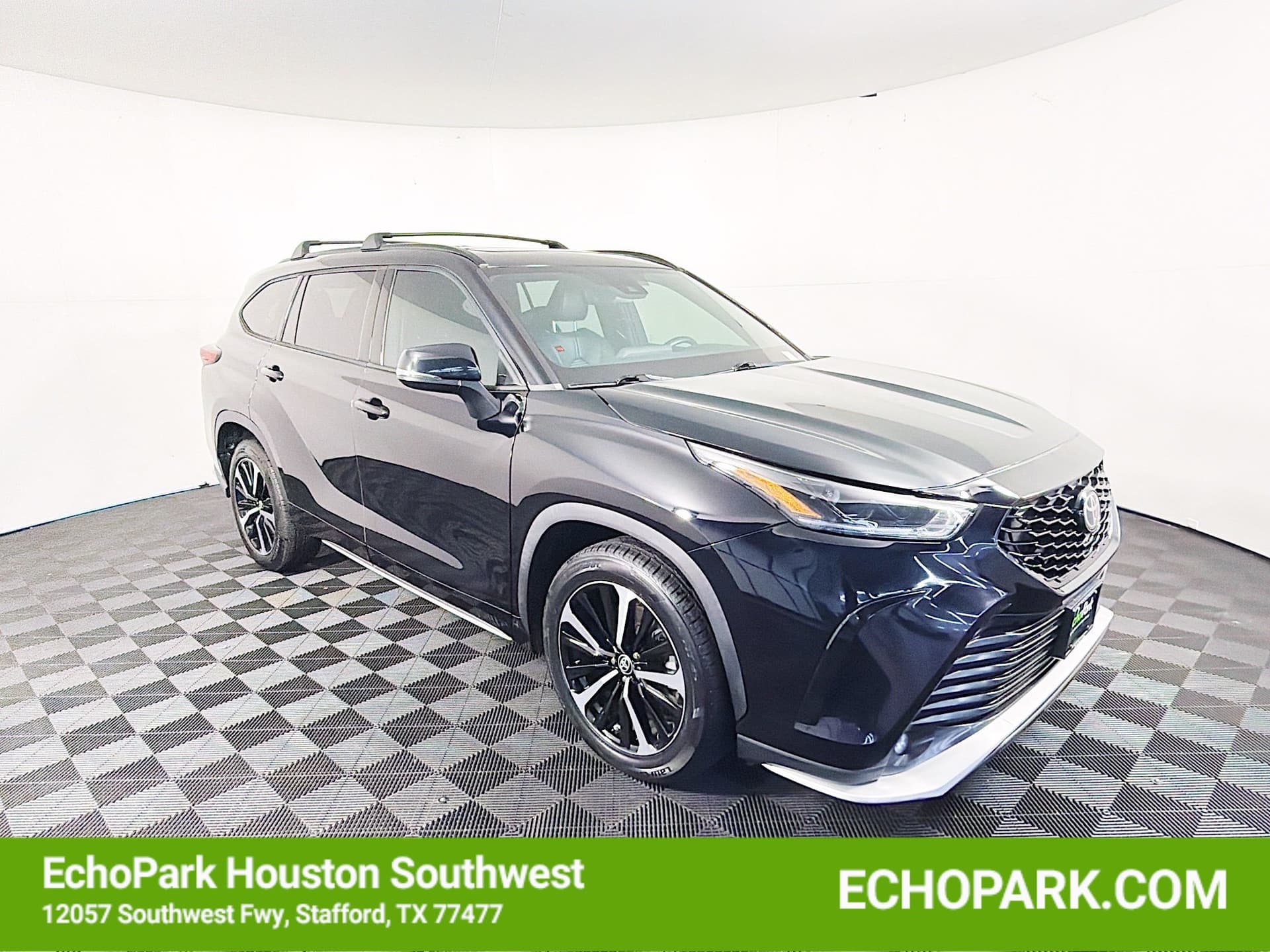 2022 Toyota Highlander XSE — photo 1 of 34