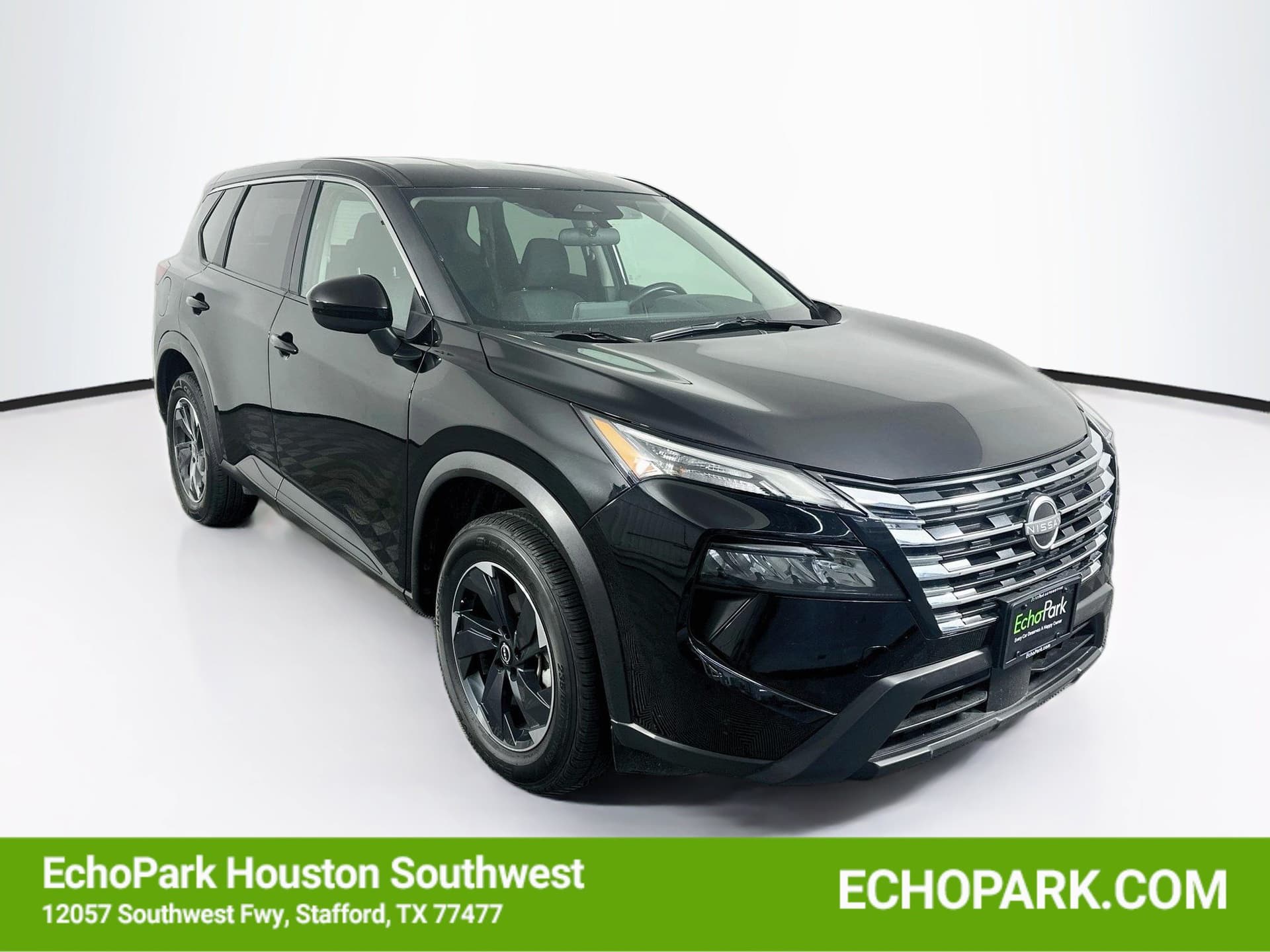 2025 Nissan Rogue SV — photo 1 of 32