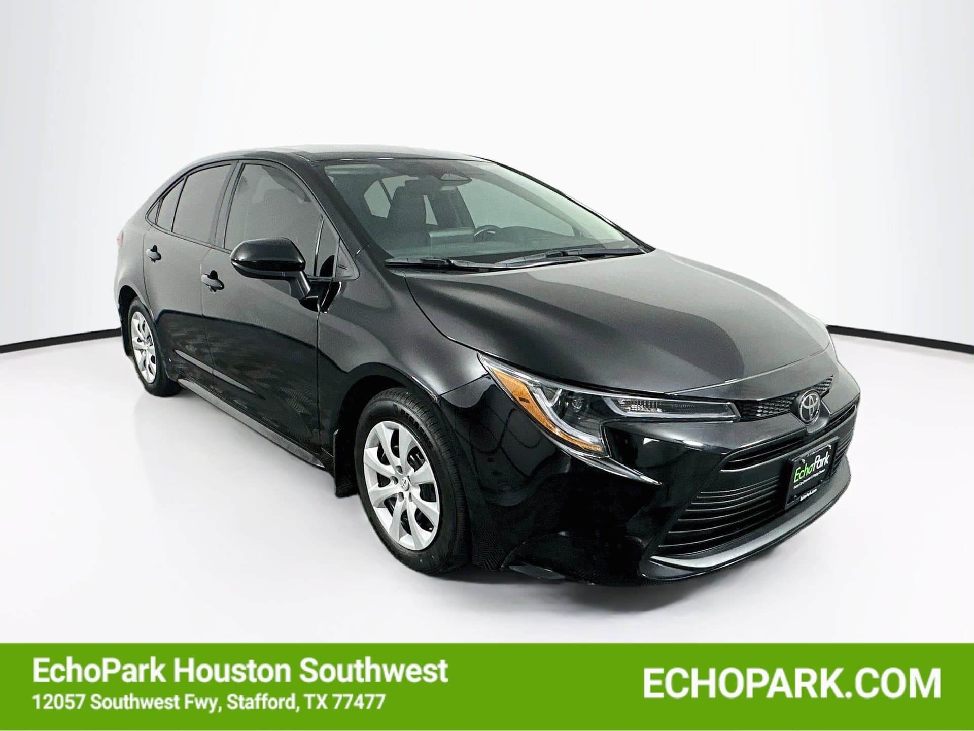 2025 Toyota Corolla LE — photo 1 of 28