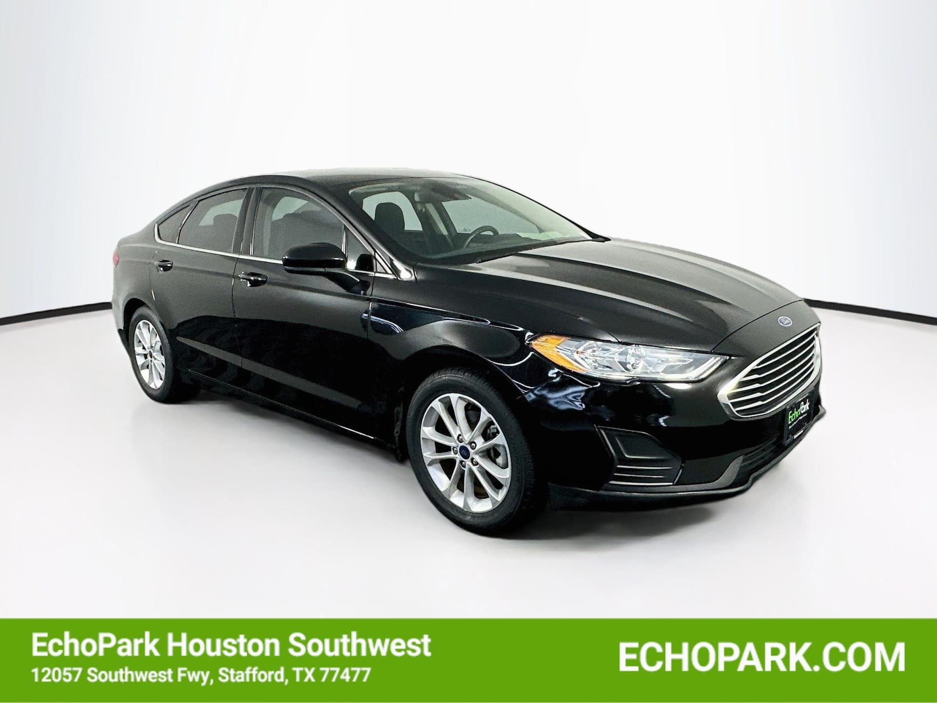 2020 Ford Fusion SE — photo 1 of 31