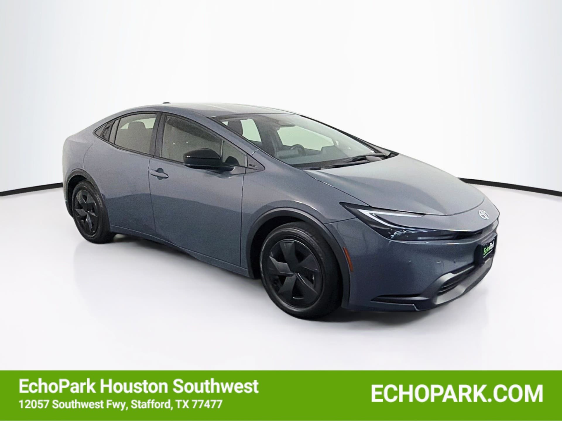 2025 Toyota Prius LE — photo 1 of 29