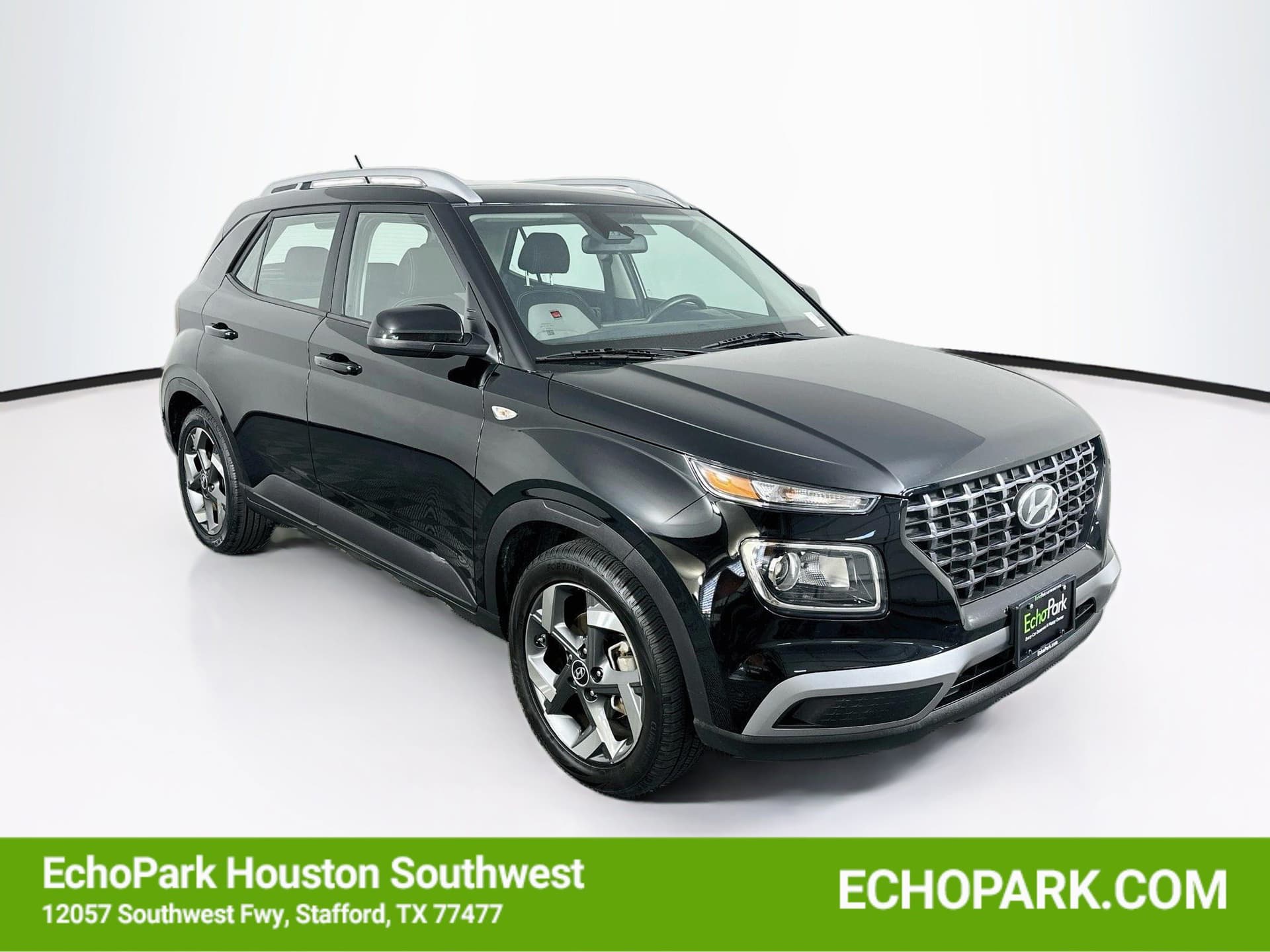 2025 Hyundai Venue SEL — photo 1 of 31