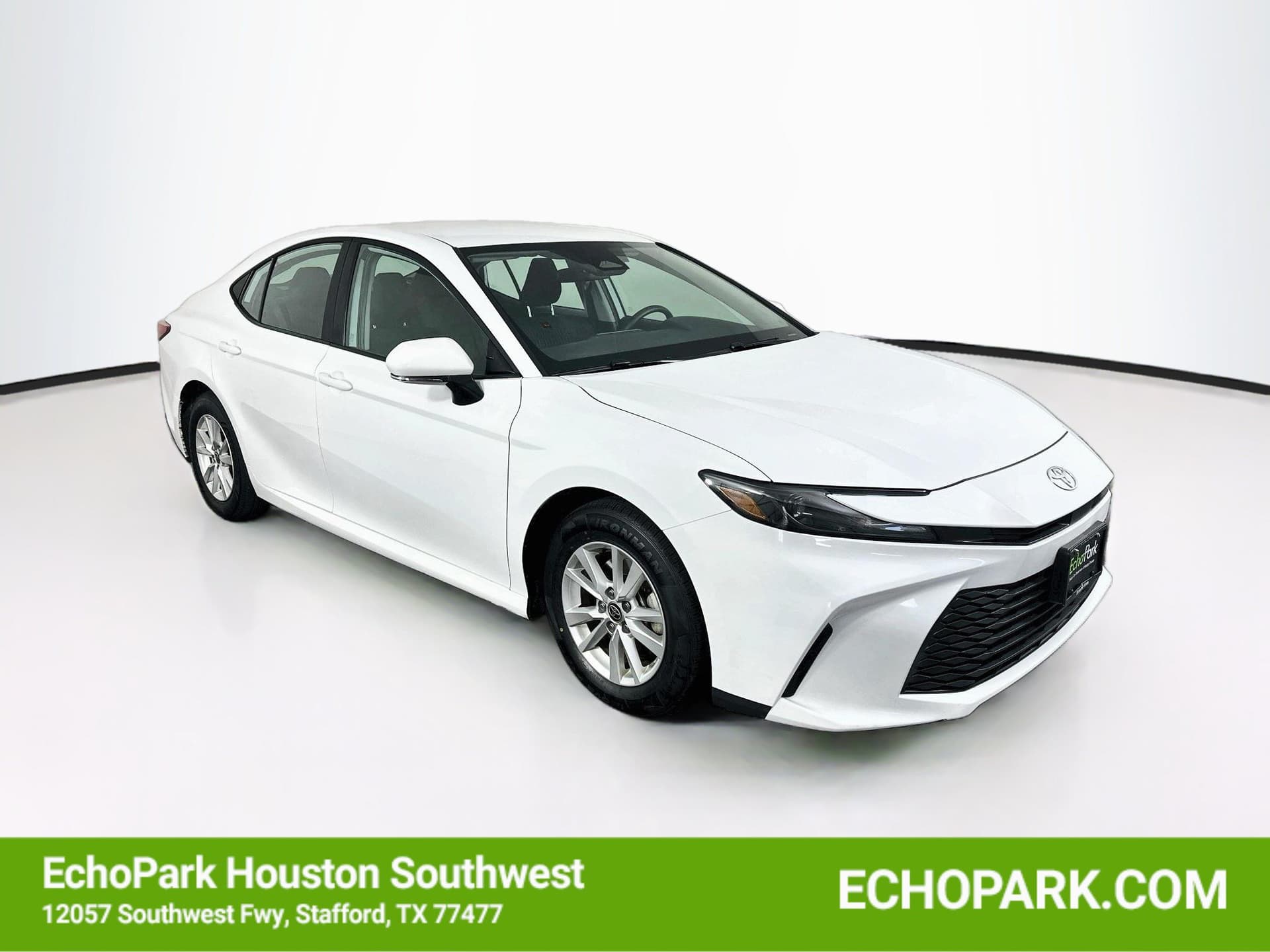 2025 Toyota Camry LE — photo 1 of 31