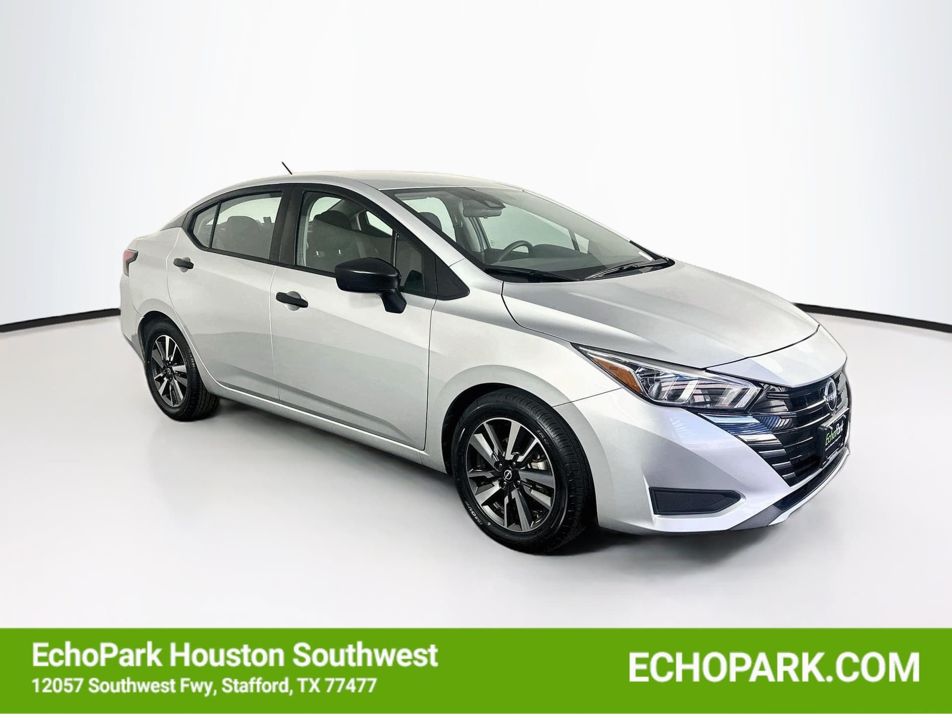 2024 Nissan Versa Base — photo 1 of 27