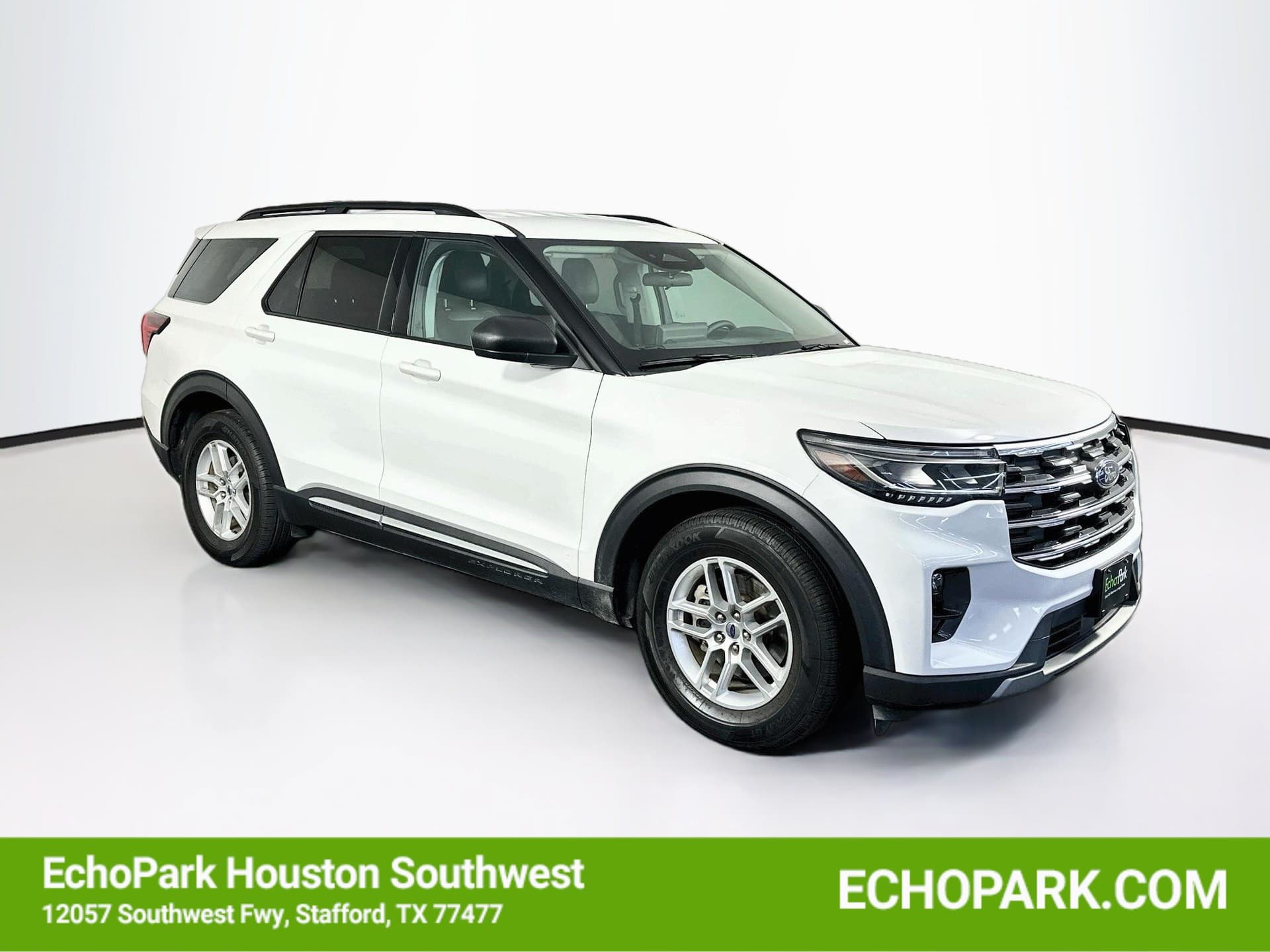 2025 Ford Explorer Active — photo 1 of 33