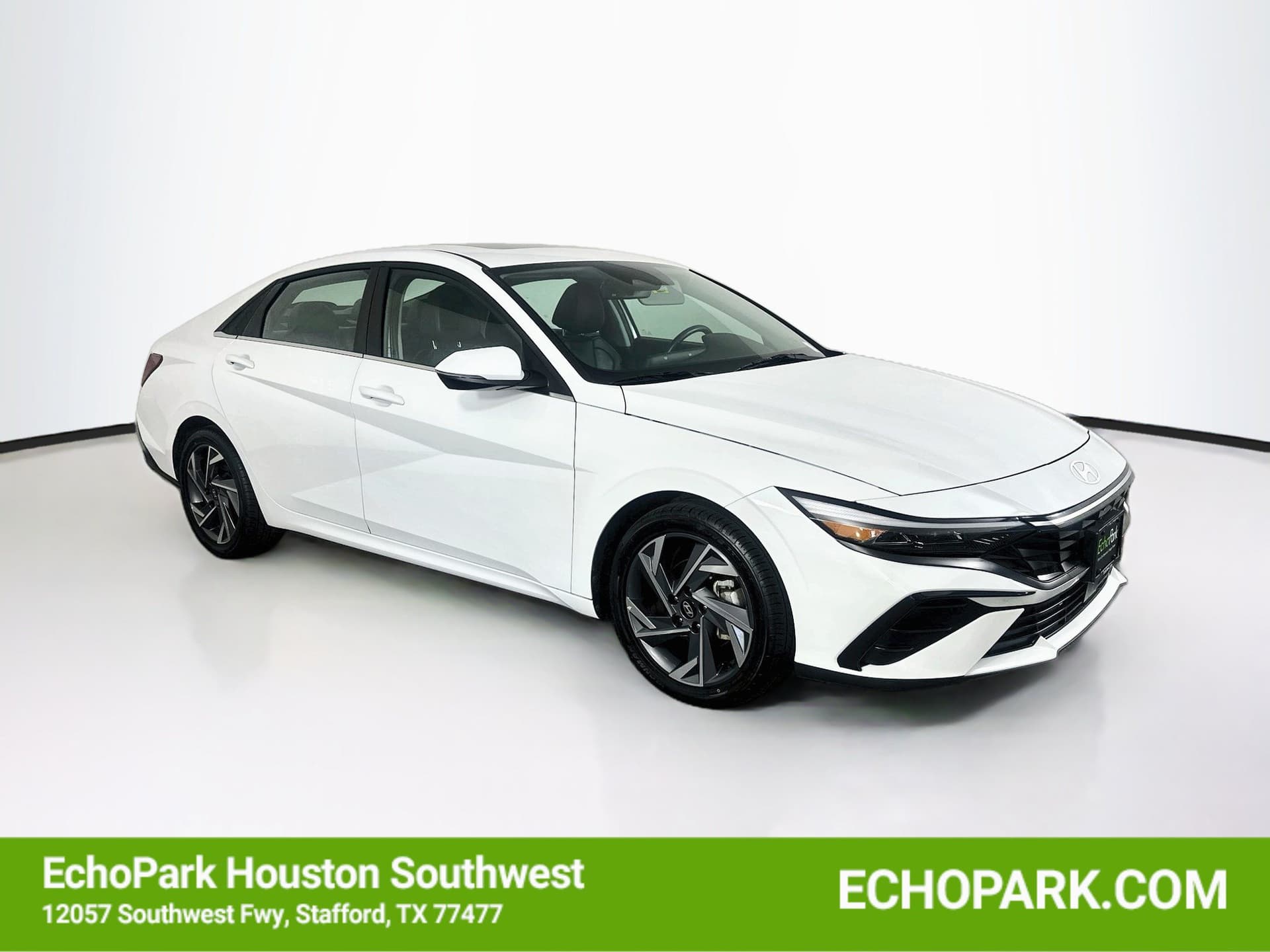 2025 Hyundai Elantra Limited — photo 1 of 30