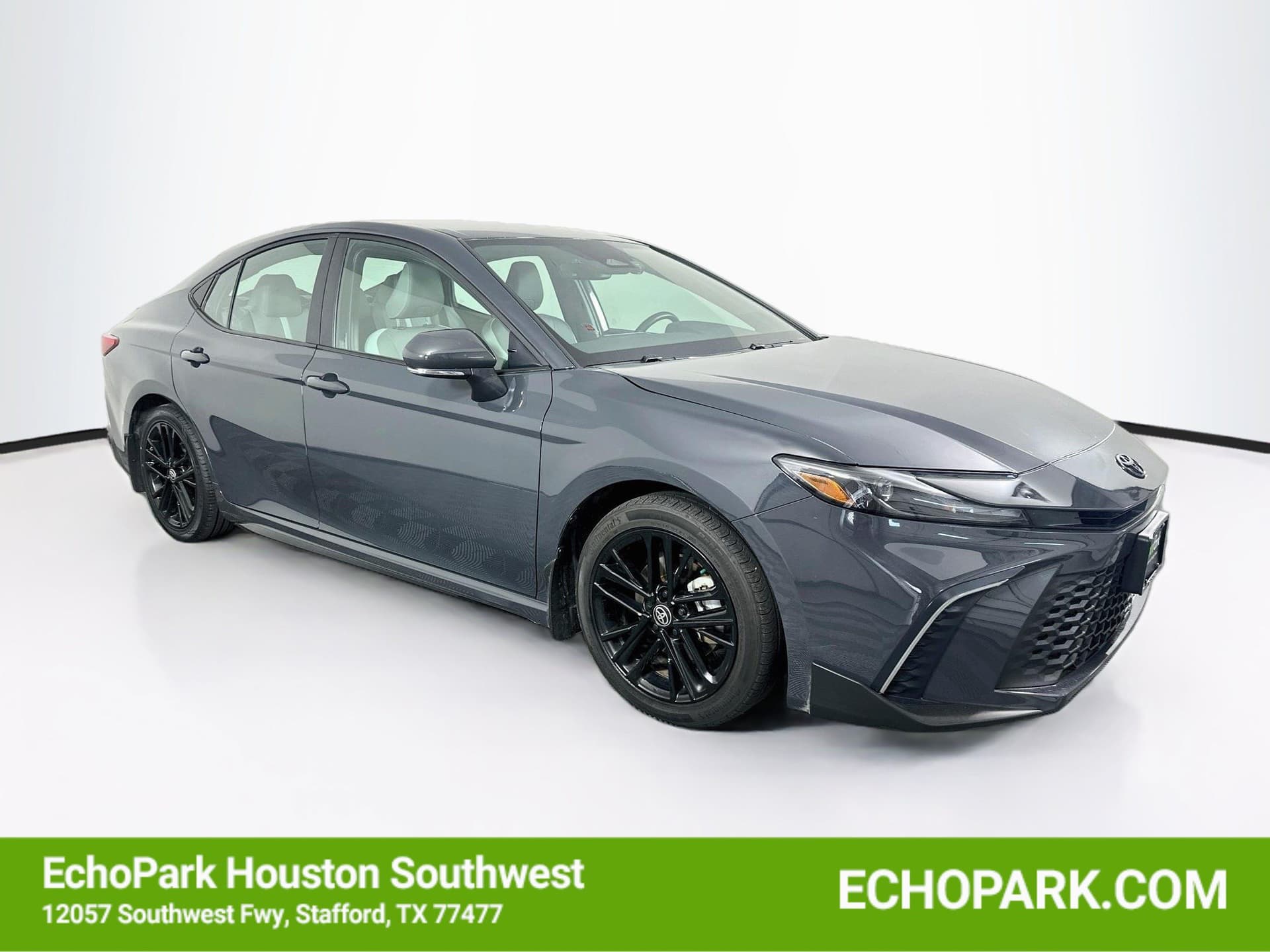 2025 Toyota Camry SE — photo 1 of 29