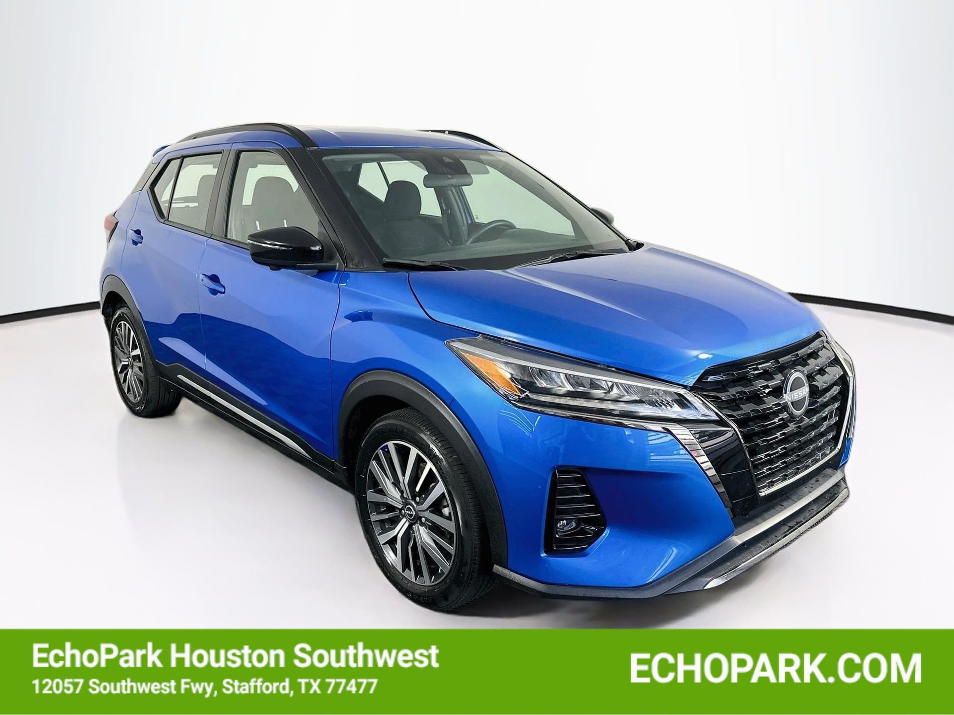 2024 Nissan Kicks SR — photo 1 of 29