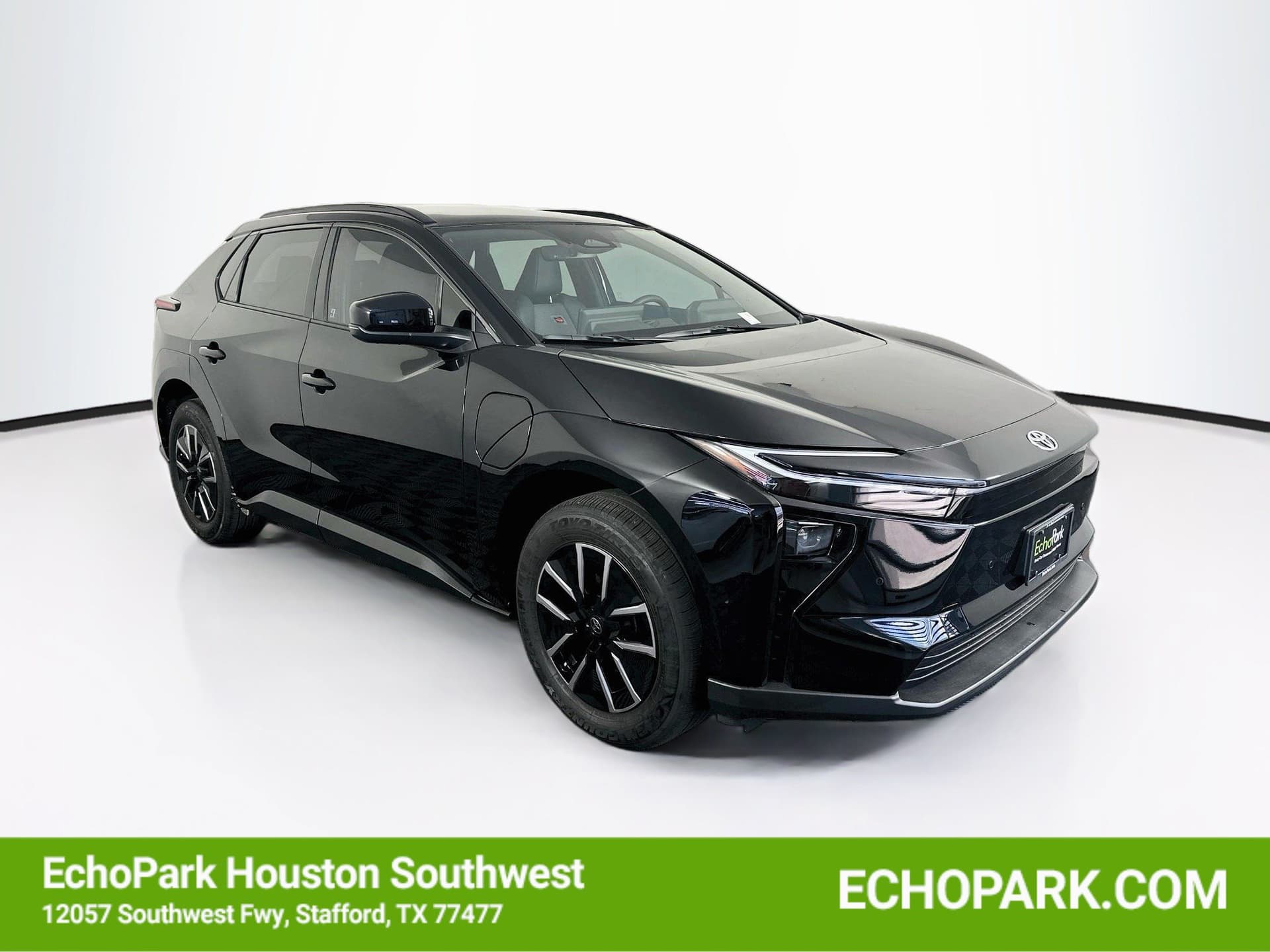 2026 Toyota bZ XLE Plus — photo 1 of 32