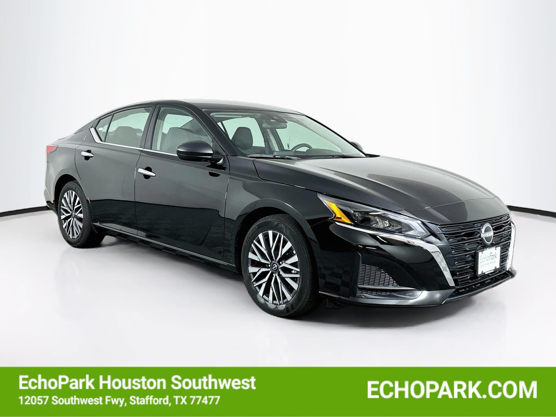 2025 Nissan Altima SV — photo 1 of 28
