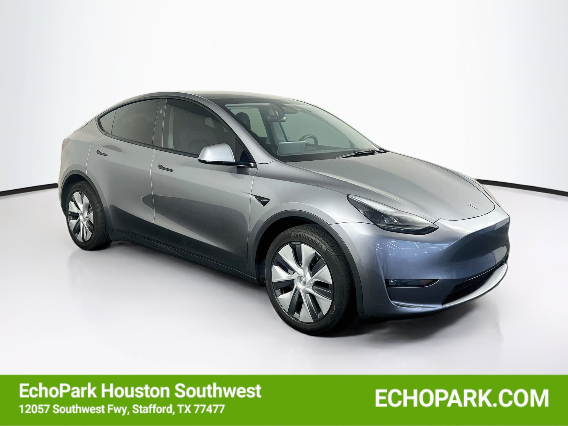 2025 Tesla Model Y Long Range — photo 1 of 34
