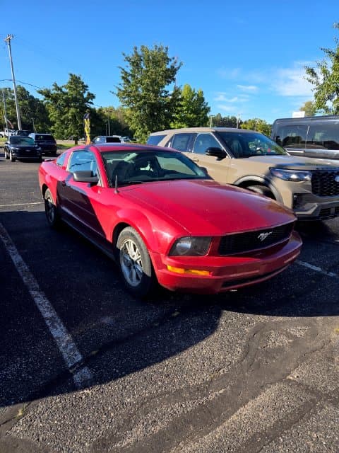 2008 Ford Mustang Deluxe — photo 1 of 6