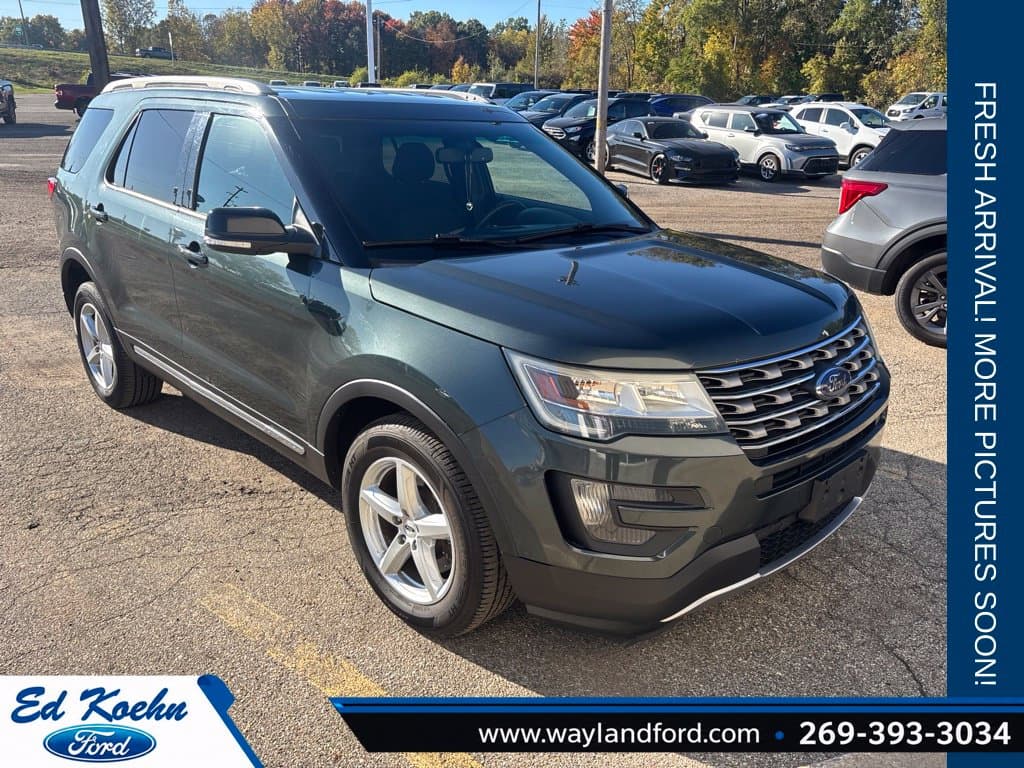 2016 Ford Explorer XLT — photo 1 of 3