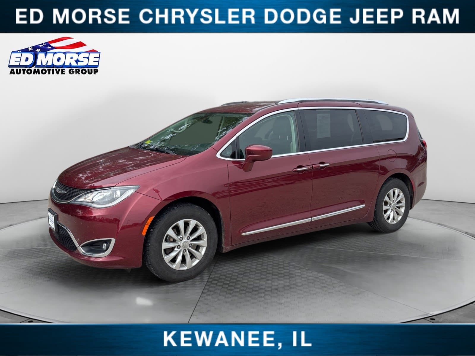 2018 Chrysler Pacifica Touring L — photo 1 of 15