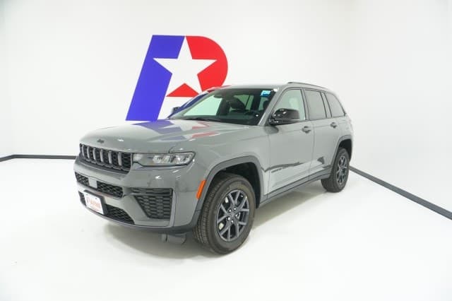 2027 Jeep Grand Cherokee Laredo Altitude — photo 1 of 53