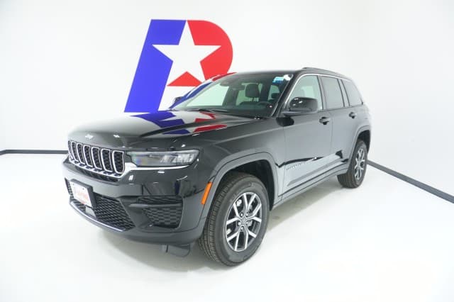 2027 Jeep Grand Cherokee Laredo — photo 1 of 49