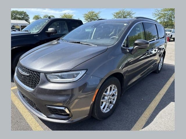 2022 Chrysler Pacifica Touring L — photo 1 of 12
