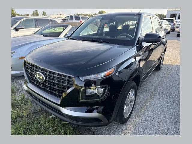 2026 Hyundai Venue SE — photo 1 of 11