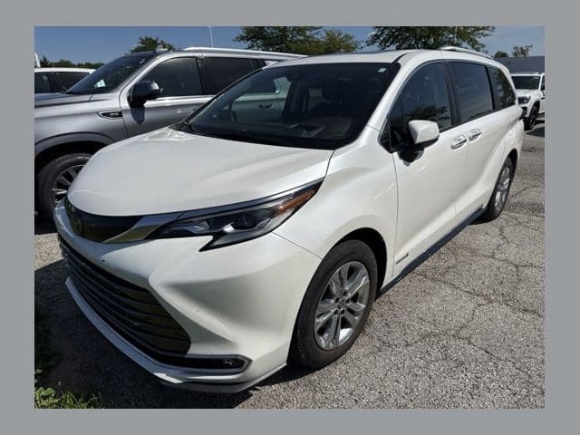 2021 Toyota Sienna Platinum — photo 1 of 11