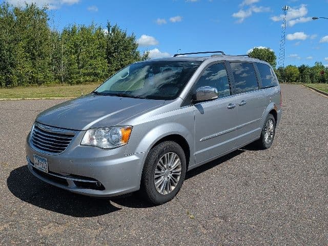 2015 Chrysler Town & Country Touring-L — photo 1 of 17