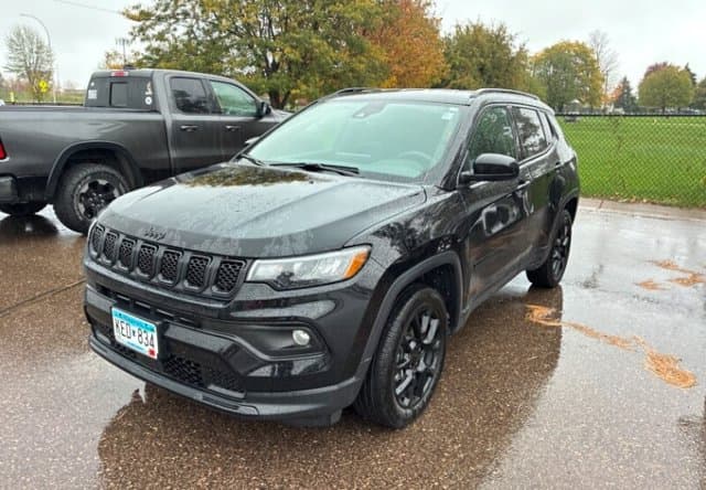 2023 Jeep Compass Altitude — photo 1 of 7