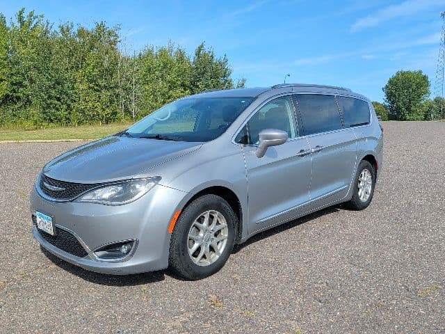 2020 Chrysler Pacifica Touring L — photo 1 of 15