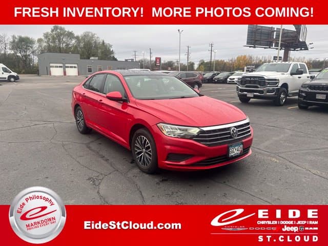 2020 Volkswagen Jetta SE — photo 1 of 20