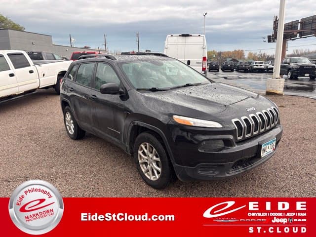 2016 Jeep Cherokee Sport — photo 1 of 24