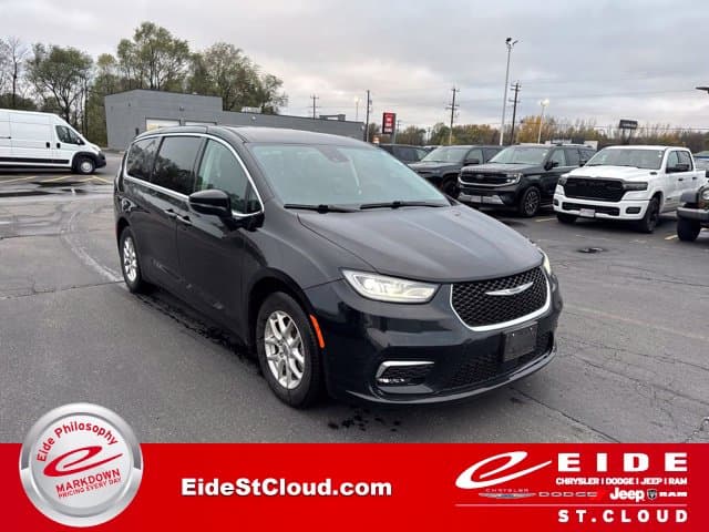 2024 Chrysler Pacifica Touring L — photo 1 of 22