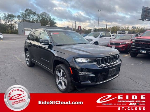 2023 Jeep Grand Cherokee Base — photo 1 of 23
