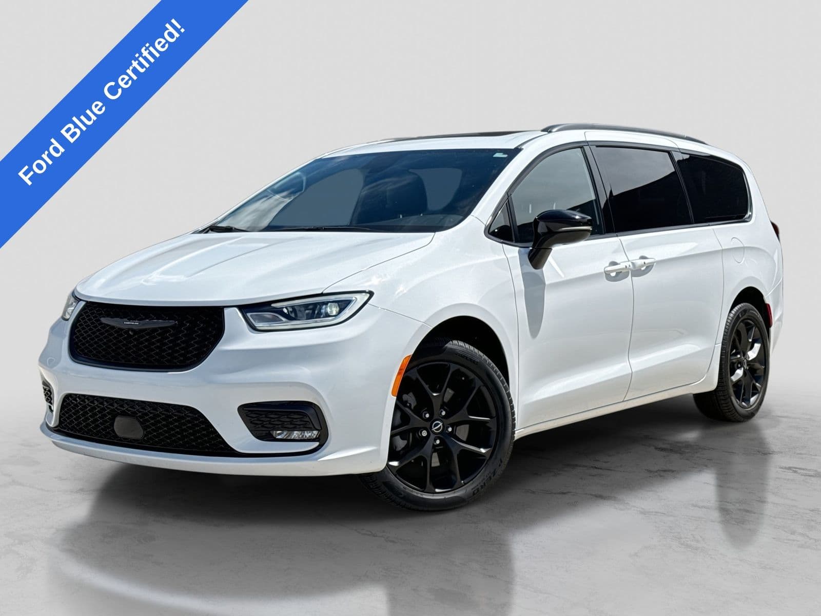 2026 Chrysler Pacifica Limited — photo 1 of 45