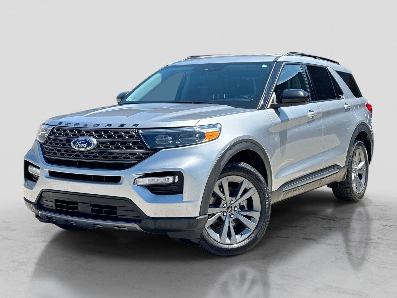 2022 Ford Explorer XLT — photo 1 of 42