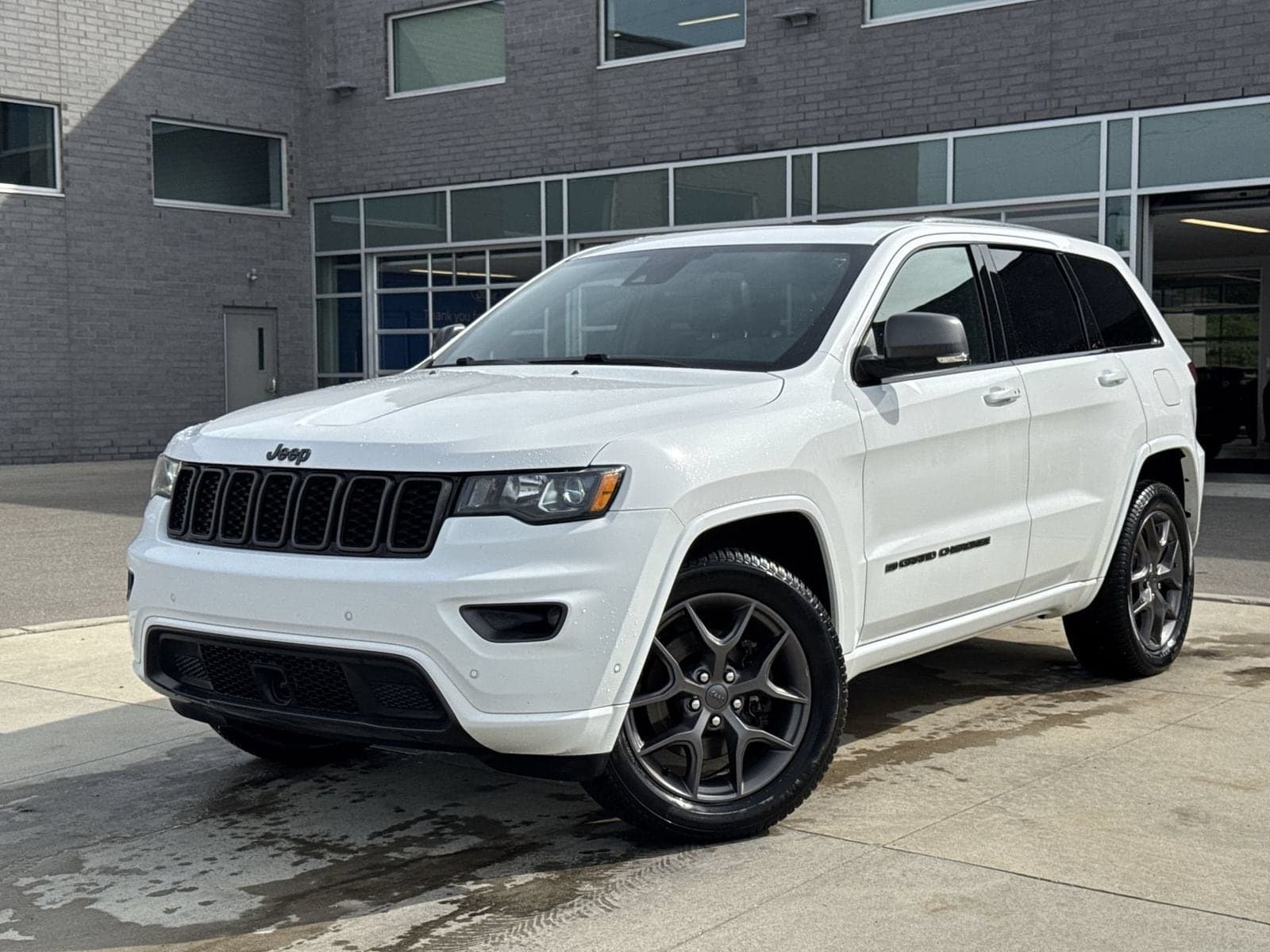 2021 Jeep Grand Cherokee 80th Anniversary — photo 1 of 43