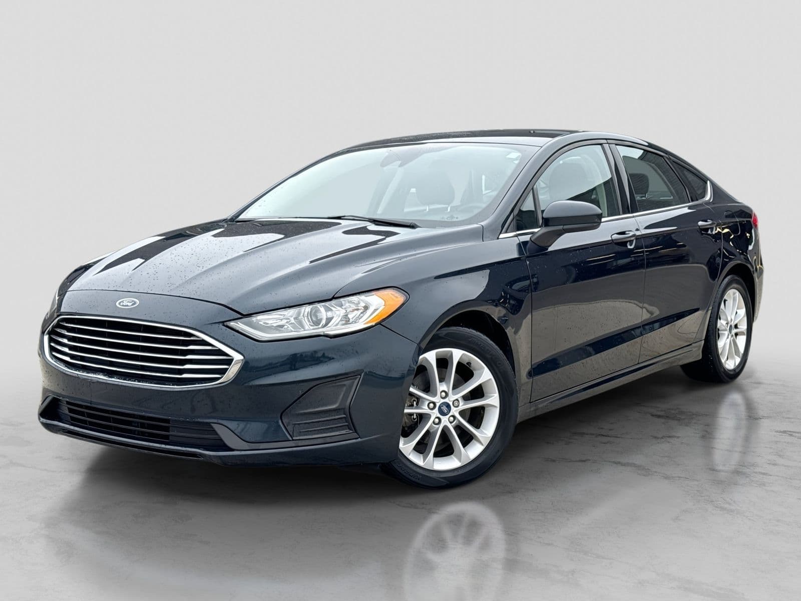 2020 Ford Fusion SE — photo 1 of 38