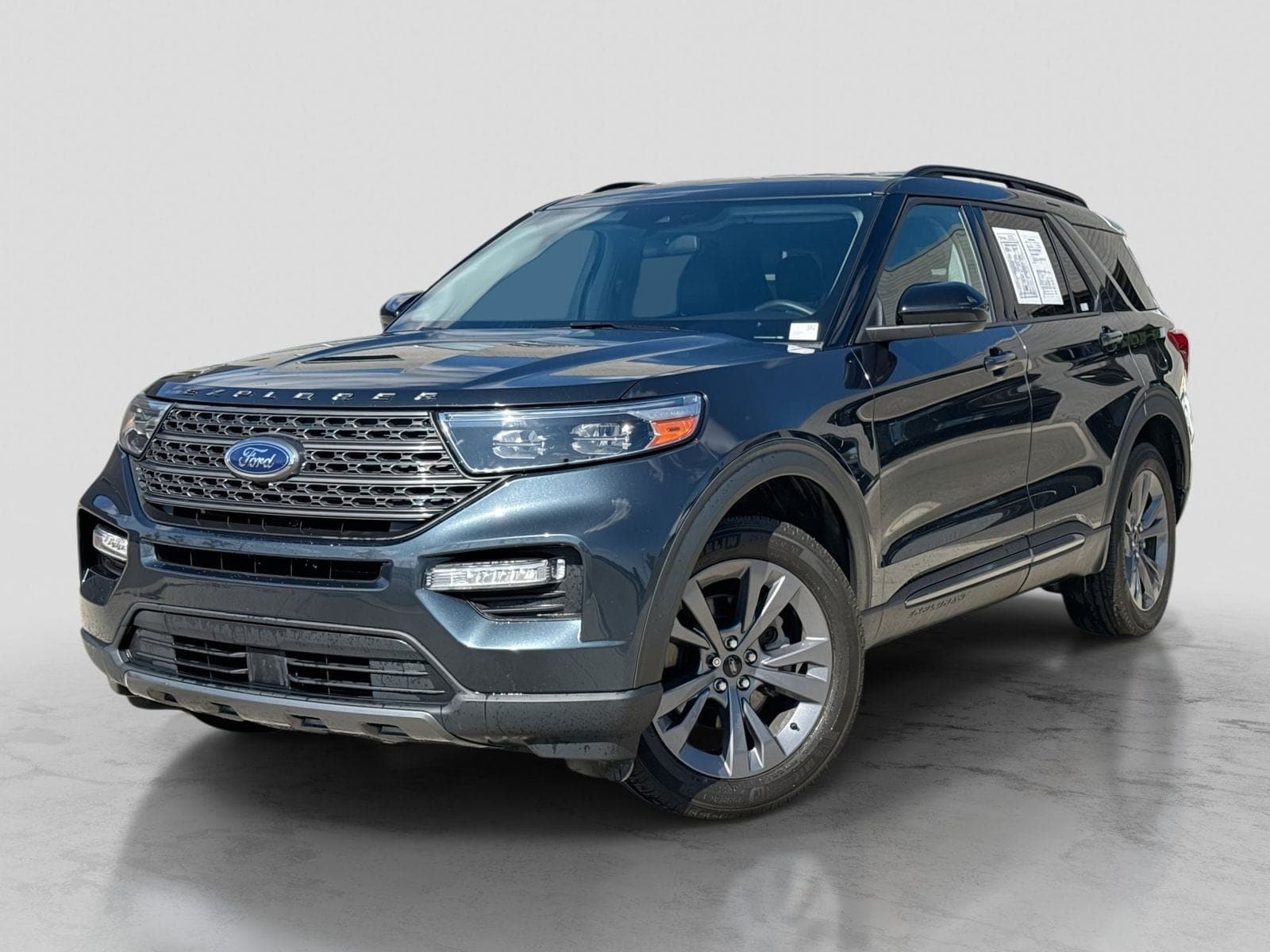 2022 Ford Explorer XLT — photo 1 of 32