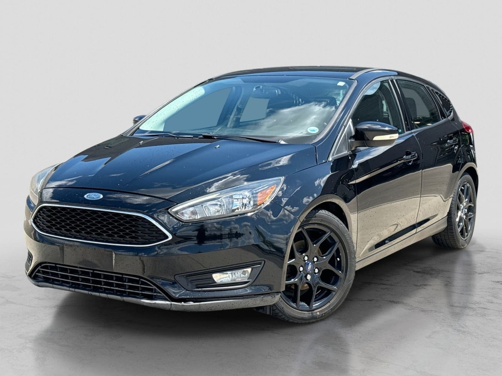 2016 Ford Focus SE — photo 1 of 37