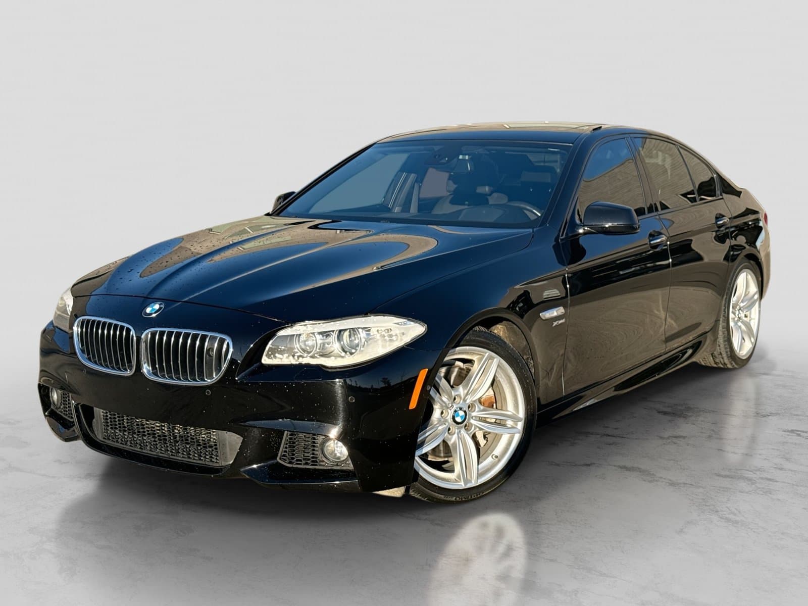 2012 BMW 5 Series 550i xDrive — photo 1 of 42
