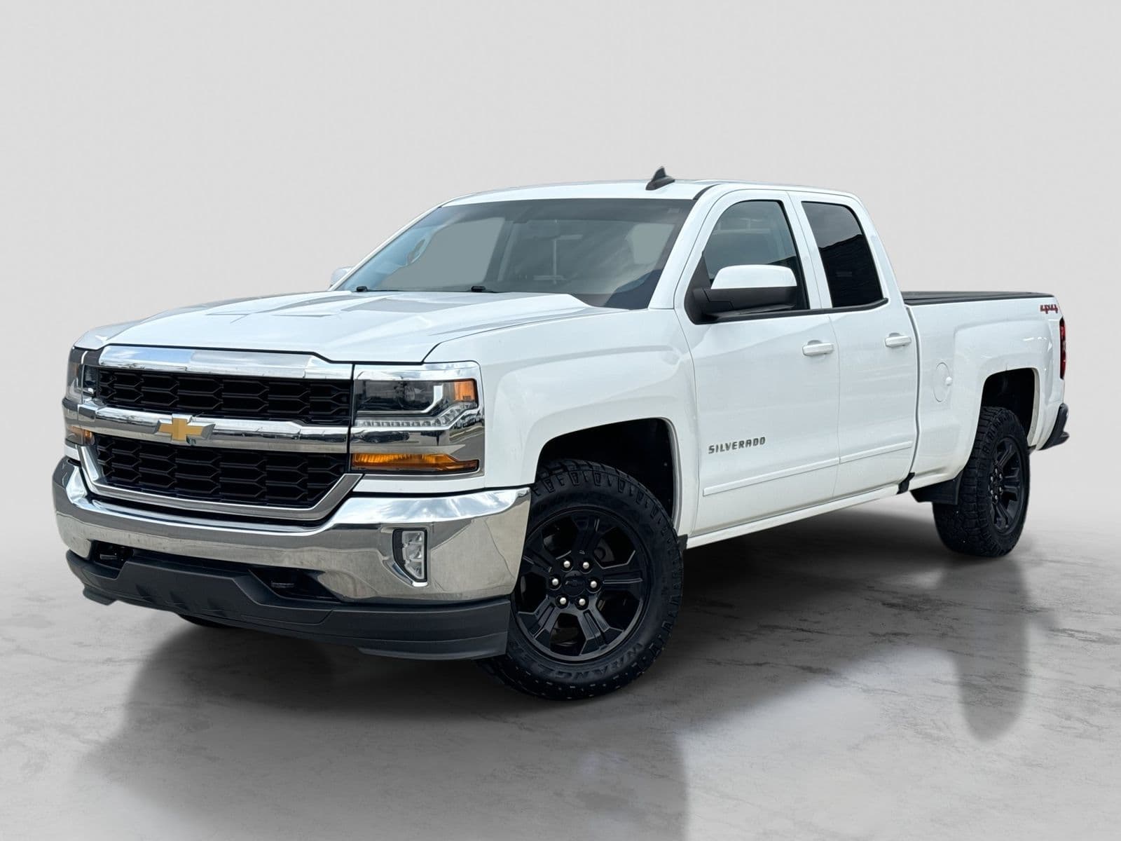 2017 Chevrolet Silverado 1500 LT — photo 1 of 38