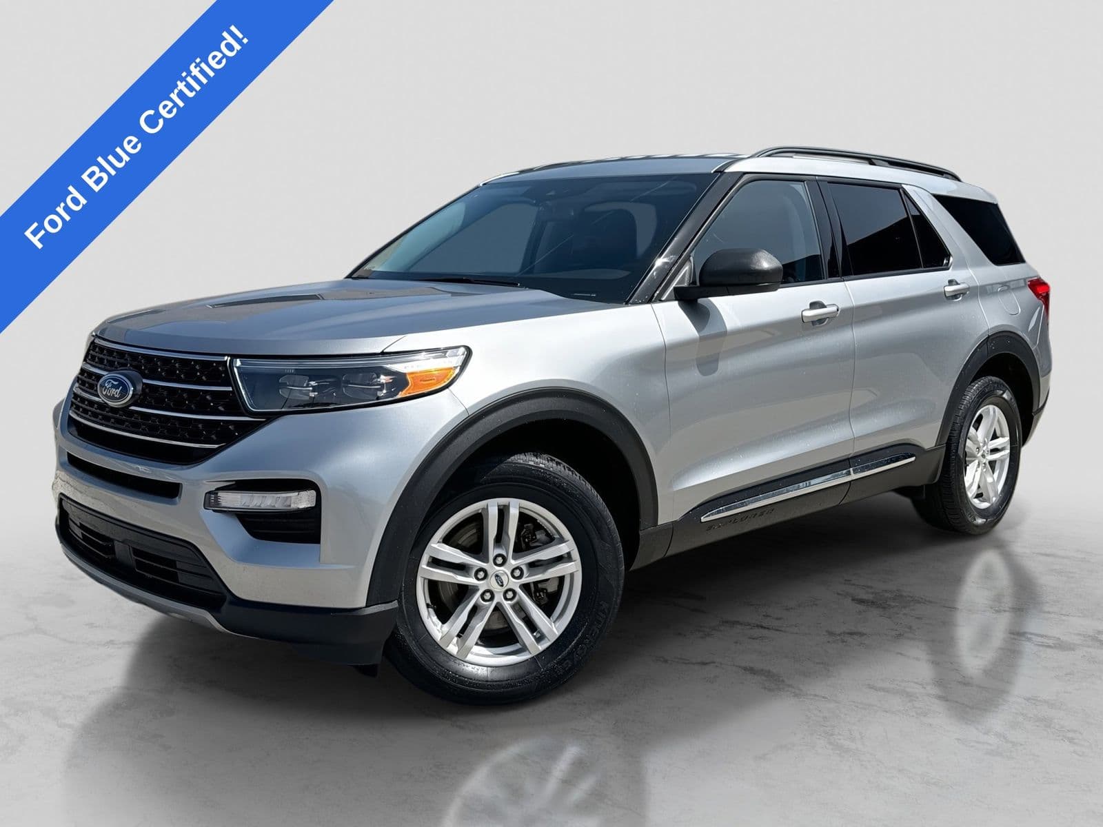 2023 Ford Explorer XLT — photo 1 of 17