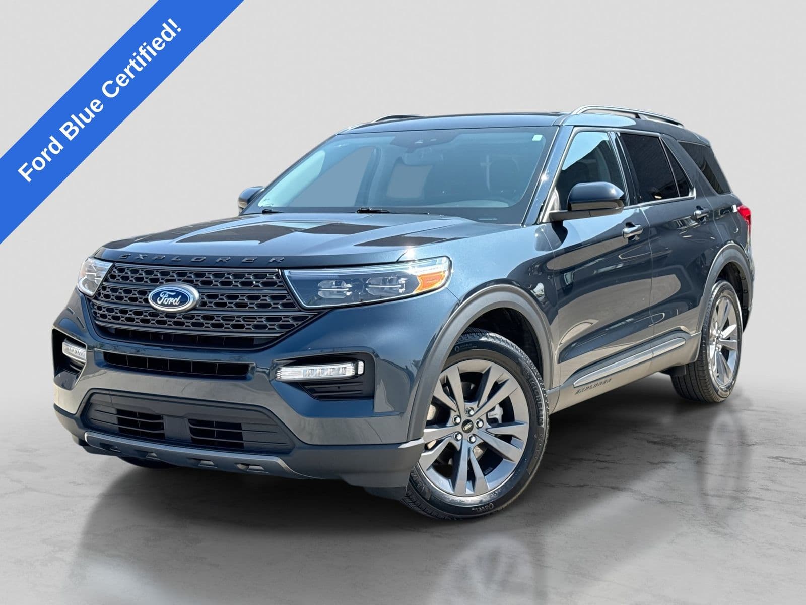 2023 Ford Explorer XLT — photo 1 of 42