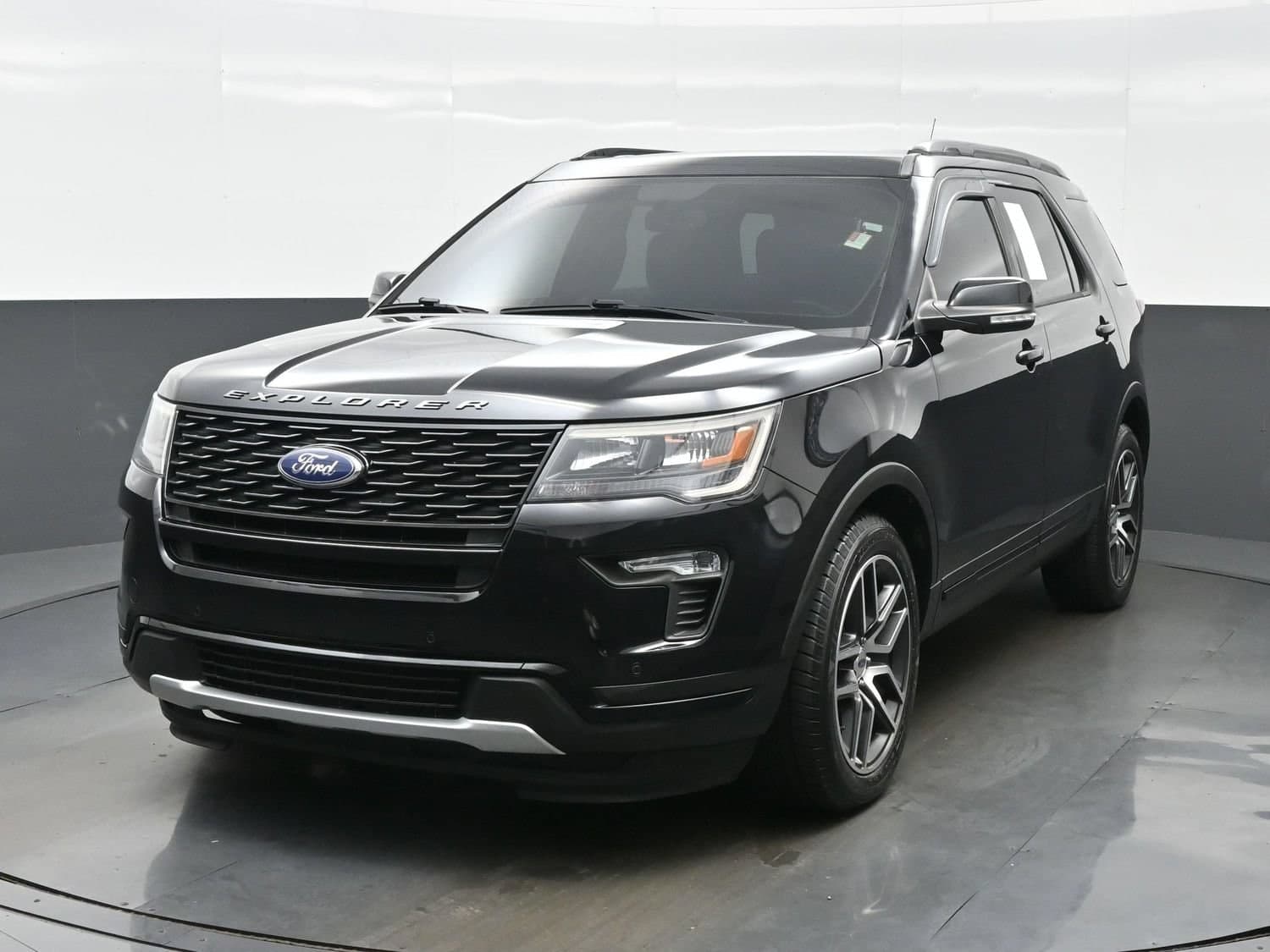 2019 Ford Explorer Sport — photo 1 of 43
