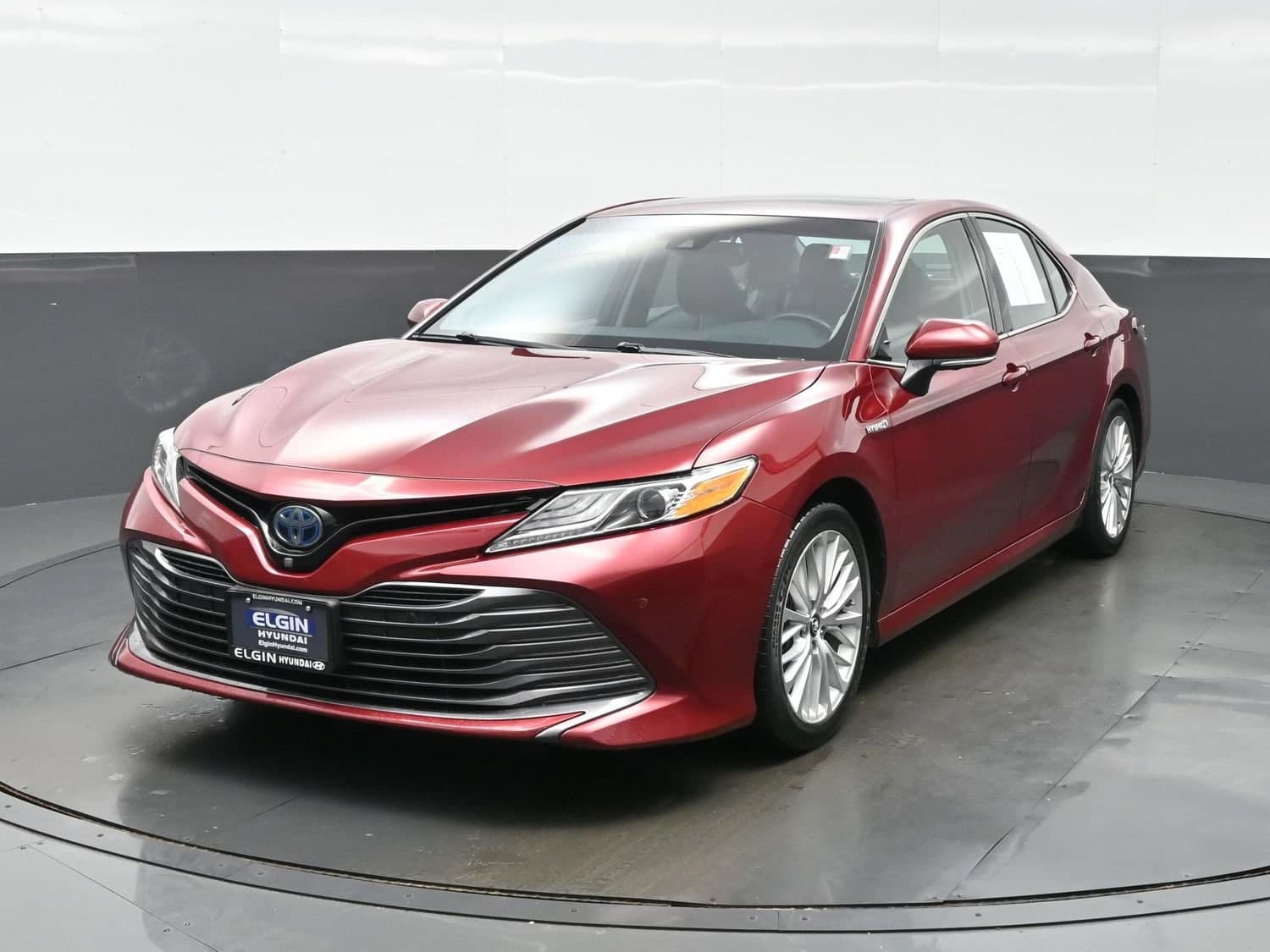 2018 Toyota Camry Hybrid XLE — photo 1 of 43